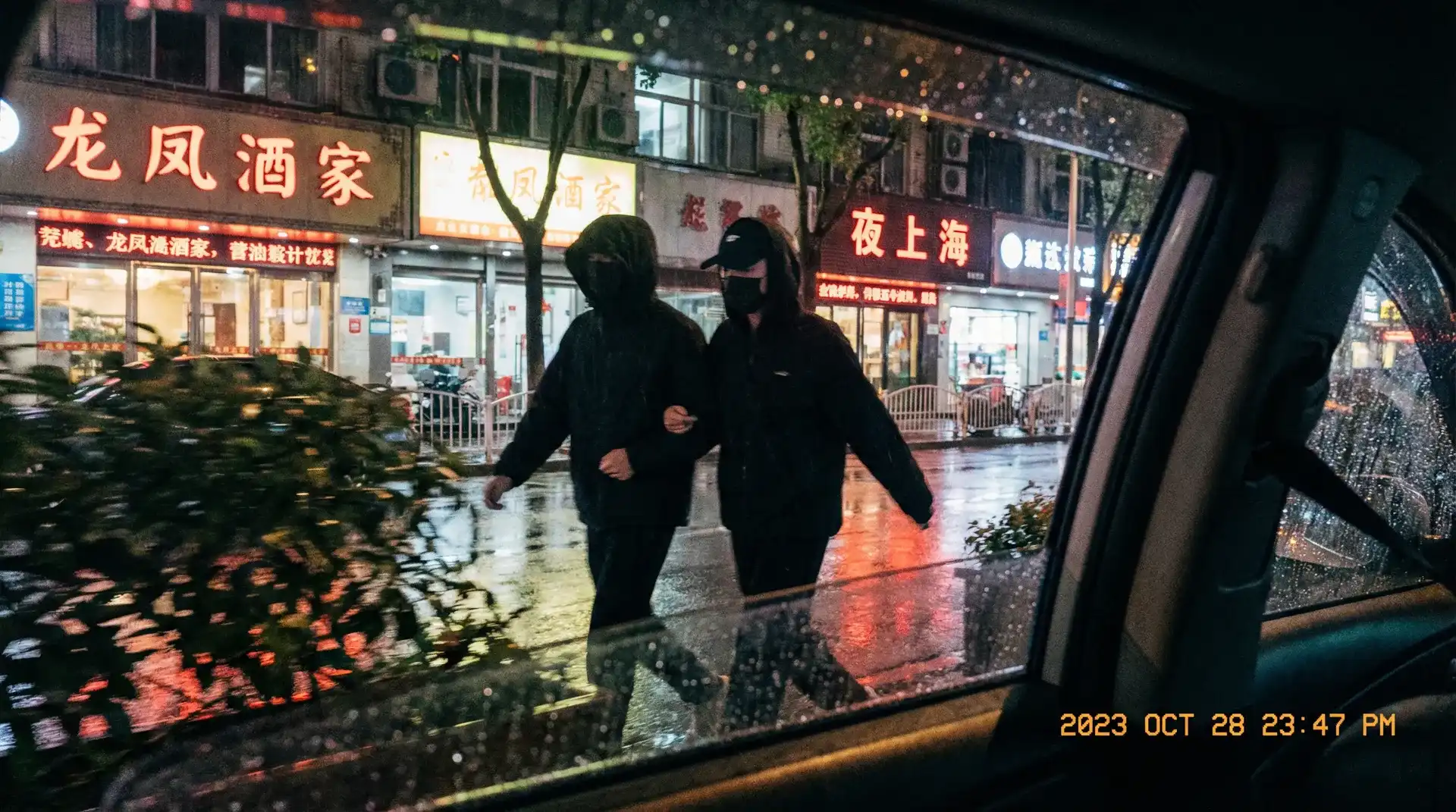 吃瓜爆料 - 顶流明星深夜密会现场抓拍照片